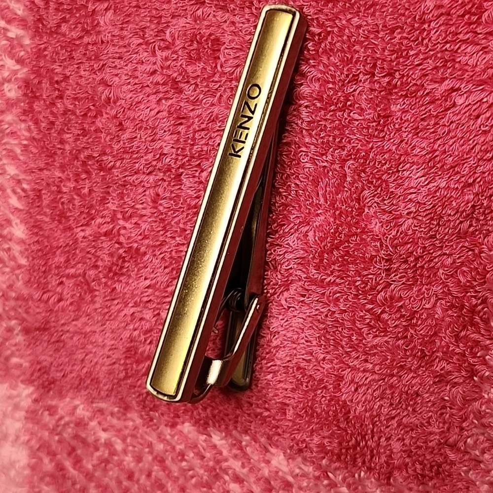 KENZO tie clip-on